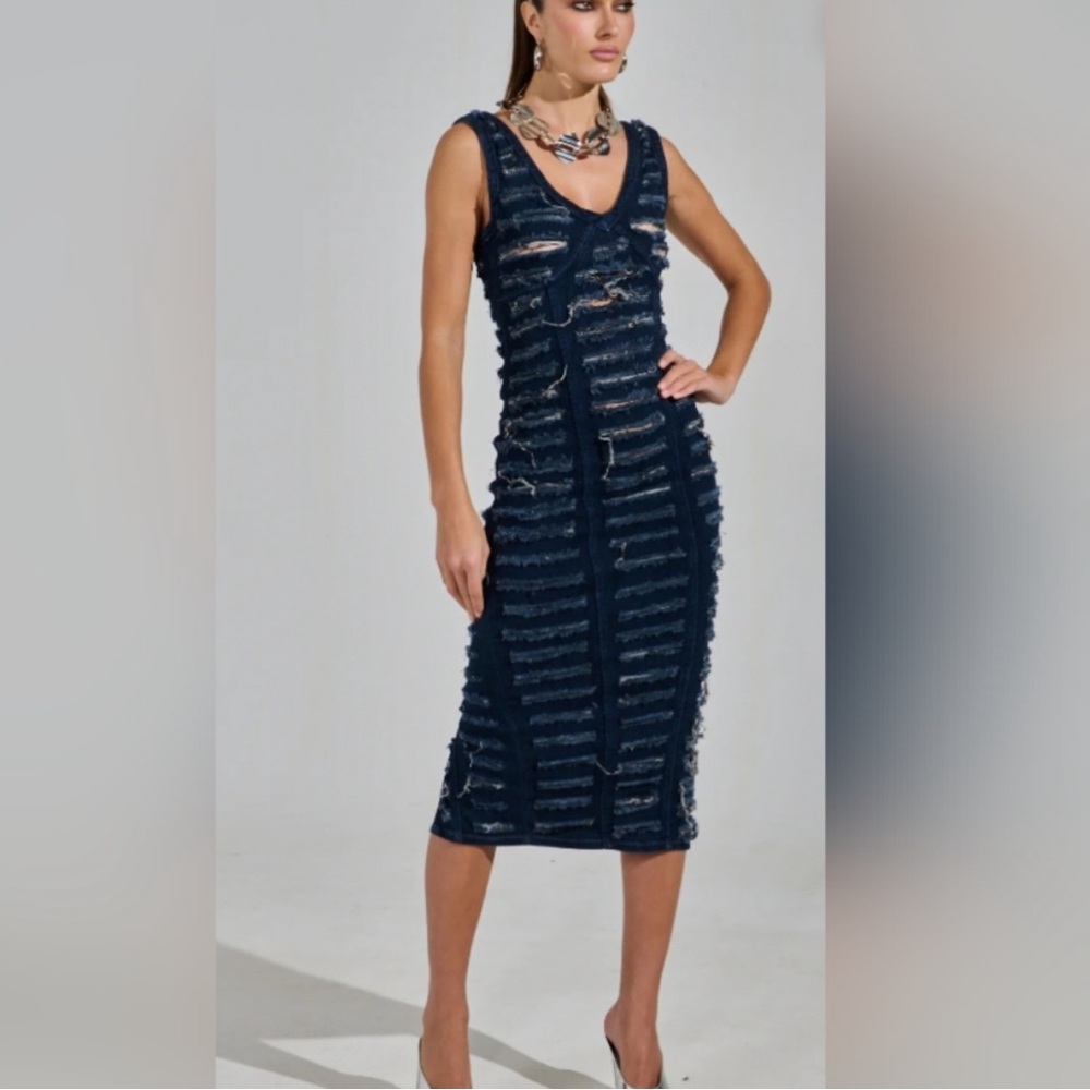 New Akira SHE'S GOT IT SHREDDED DENIM MIDI DRESS IN DARK BLUE - Picture 7 of 12